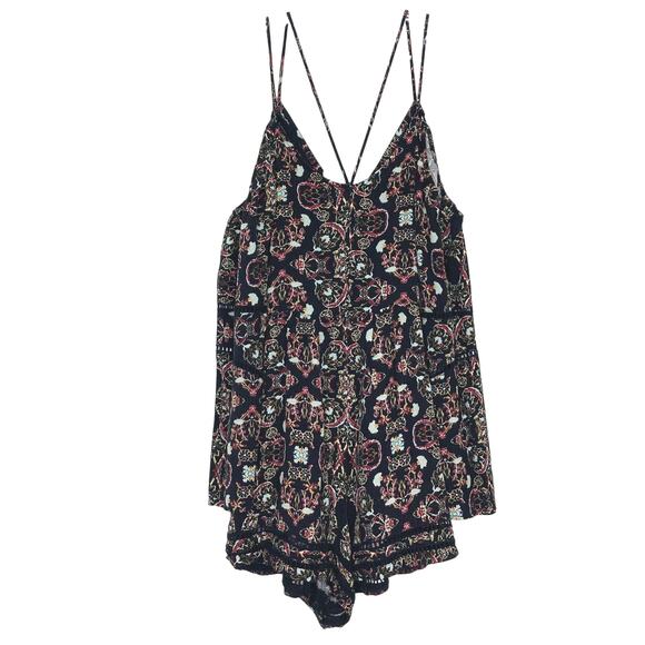 NWOT KENDALL+KYLIE Romper M Floral Crochet Cold-Shoulder V Bell-Long-Slv Zip - Picture 3 of 10